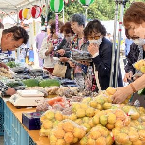 ふれあい祭りで農畜産物を販売